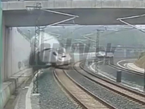 Polícia vyšetruje rušňovodiča vykoľajeného vlaku