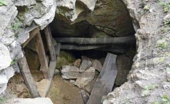 Pod hradom objavili stometrovú krasovú jaskyňu
