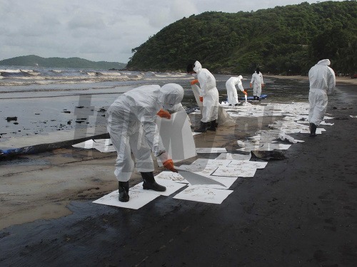 Pláže v Thajsku znečistila ropná škvrna