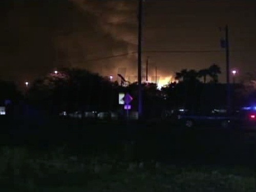 Sedem zranených si vyžiadali mohutné explózie vo floridskej továrni