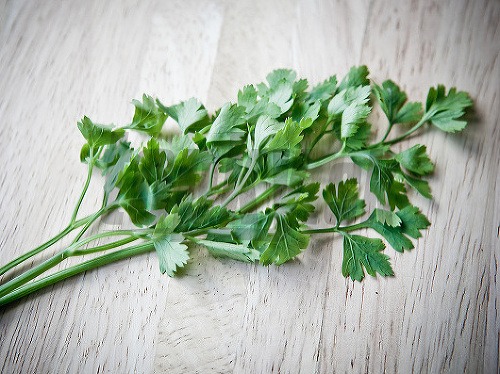 Petržlen je vynikajúci na čistenie obličiek, vyskúšajte ho!