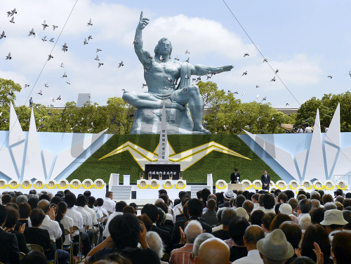 Nagasaki si pripomína zhodenie atómovej bomby USA