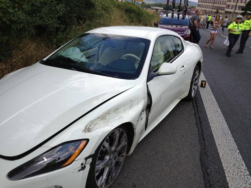 Naháňačka luxusných áut skončila hromadnou nehodou
