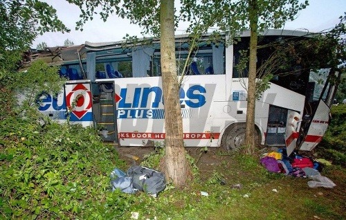 Nehoda autobusu vo Francúzsku si vyžiadala dve obete
