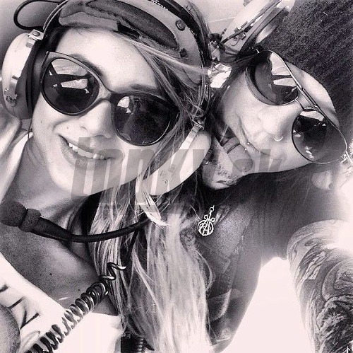 DJ Ashba s priateľkou počas letu vrtuľníkom