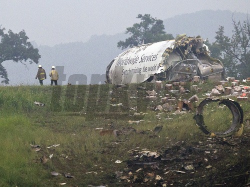 Pri birminghamskom letisku sa zrútilo nákladné lietadlo