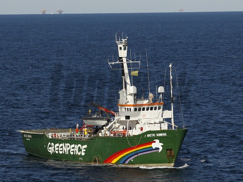 Pobrežná stráž vstúpila na ľadoborec Greenpeace