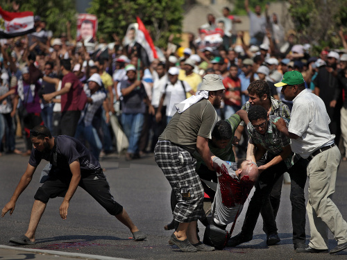Protesty proti zvrhnutiu prezidenta Mursího