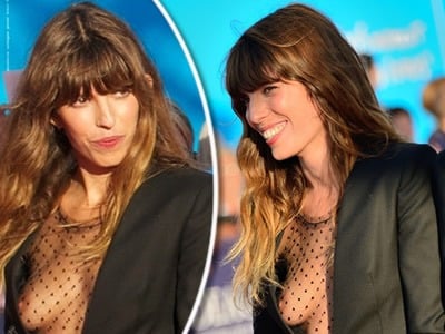 Lou Doillon vpustila fotografov do hlbokého výstrihu, z ktorého jej vykukoval obnažený prsník.