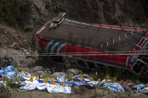 Nehoda autobusu v Guatemala si vyžiadala 38 obetí