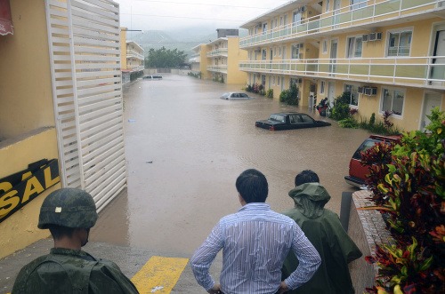 Hurikán a tropická búrka si vyžiadali 21 obetí
