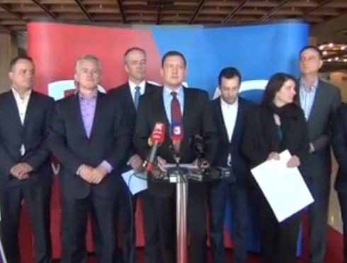 Lipšic tvrdí, že Fico predal štát finančným skupinám