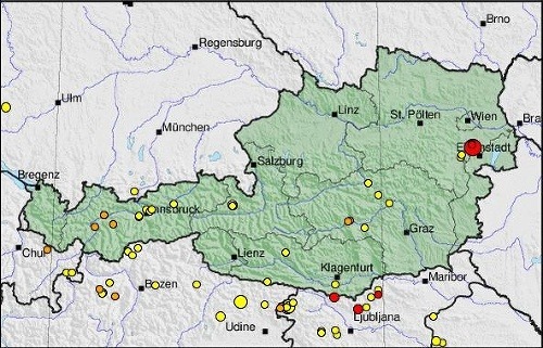 Červený veľký bod označuje najsilnejšie otrasy neďaleko Viedne