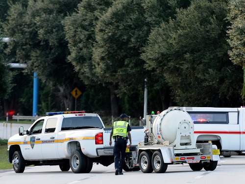 Letisko na Floride znovu otvorili po evakuácii kvôli podozrivým balíkom