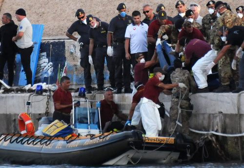 Taliansko smúti: Počet mŕtvych na ostrove Lampedusa presiahol 300!