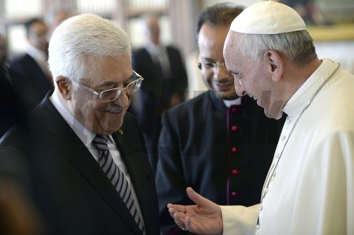 Pápež sa stretol s Abbásom: Palestínský prezident ho pozýva na návštevu