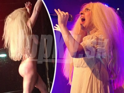 Lady Gaga šokovala fanúšikov striptízom a nahým telom na pódiu.