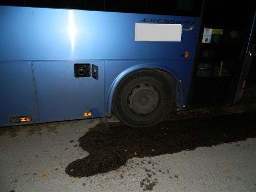 Mladík kradol naftu z autobusov