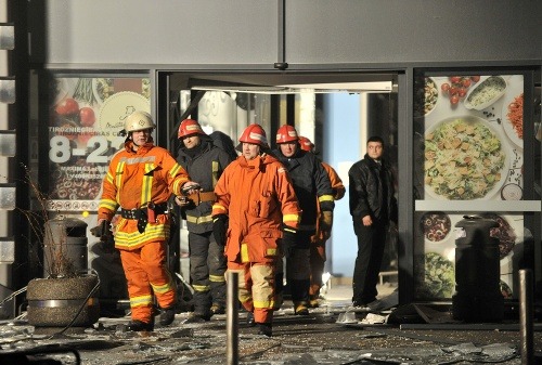 Po páde strechy obchodu zahynulo 54 ľudí