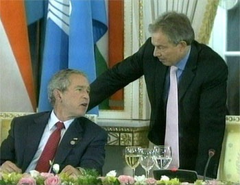 Bush v družnom rozhovore s Blairom v roku 2006
