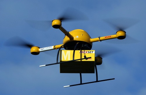 Deutsche Post DHL testuje doručovanie balíkov dronmi