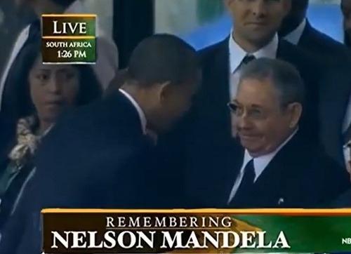 Obama si s Castrom vymenil aj zopár slov a úsmevy