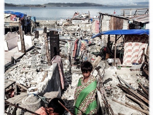 FILIPÍNY, Tacloban | 4 milióny ľudí kvôli tajfúnu Haiyan stratilo domov. Deti, ale i dospelí potrebujú urgentnú psychosociálnu pomoc