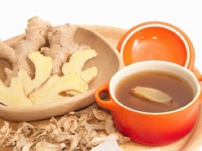 Zázvor alebo ďumbier lekársky sa používa pri prvých príznakoch nachladnutia a chrípky