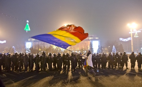 Rumuni protestovali proti zákonu chrániacemu poslancov pred obvinením z korupcie