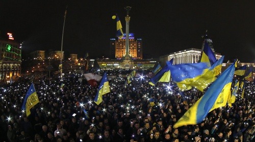 300 000 ľudí demonštrovalo v nedeľu za mrazivého počasia v Kyjeve