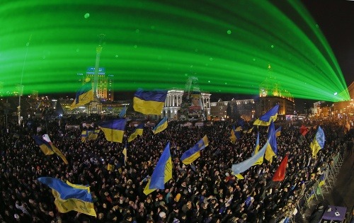 300 000 ľudí demonštrovalo v nedeľu za mrazivého počasia v Kyjeve
