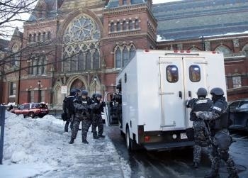 Časť Harvardovej univerzity evakuovali pre hrozbu, že sú tam výbušniny