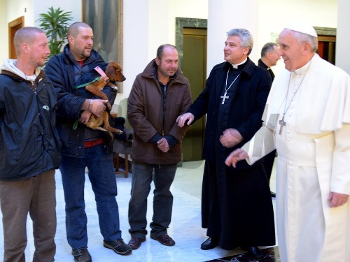 Pápež a bezdomovci