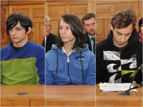 Obvinení mladíci pred súdom