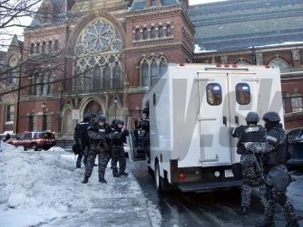 Časť Harvardovej univerzity evakuovali pre hrozbu, že sú tam výbušniny