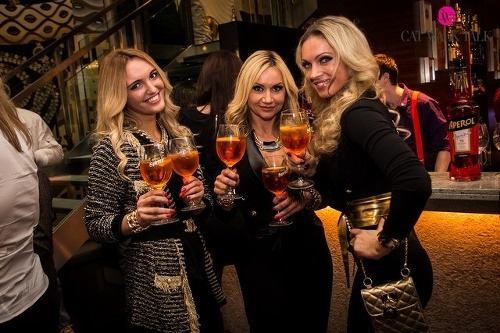 Exotické modelky, osviežujúce nápoje a prehliadka odvážnych modelov ZuZoo