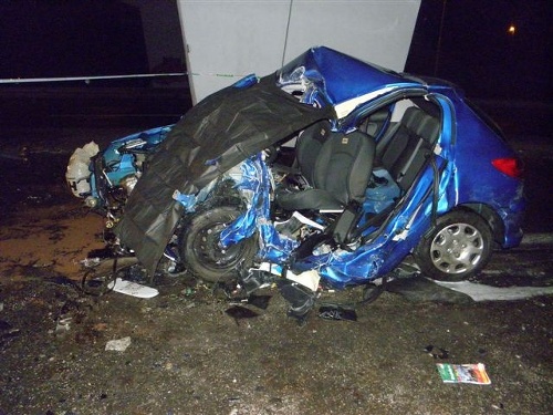 Pri nehode zomrela vodička osobného auta