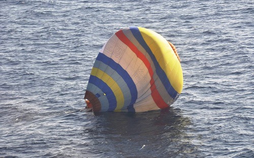 Čínsky kuchár sa chcel v balóne dostať k sporným ostrovom, no havaroval