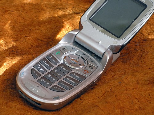 Mobilný telefón môže spôsobiť nepríjemné upchatie nosu.