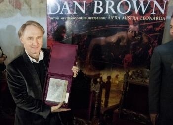 Dan Brown navštívil Prahu.