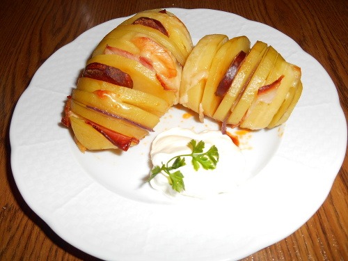 Jednoduchá a chutná večera v podobe pečených zemiakov poteší aj vaše oči