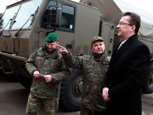 19 kusov Tatier 815 a 11 Aktis dnes vo Vojenskom útvare Nemšová slávnostne odovzdal minister obrany Martin Glváč.