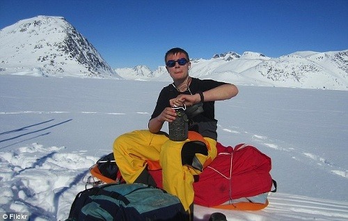 Lewis Clarke na svojej ceste za dobytím Južného pólu