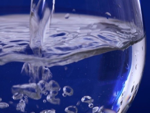 Dávajte si pozor na pitie veľkého množstva vody.