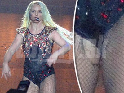 Britney Spears sa napratala do tesného outfitu, ktorý povolil na pikantnom mieste.