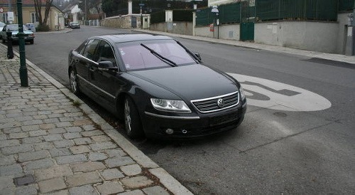 Viedenčania sa bratislavského auta nie a nie zbaviť