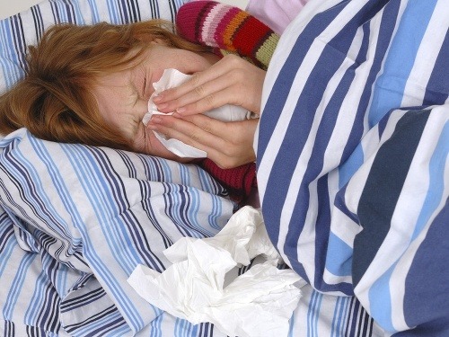 Zvýšený počet pacientov s chrípkou patrí k zimnému obdobiu