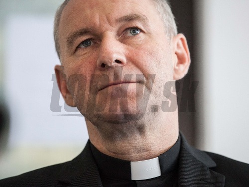 Arcibiskup Róbert Bezák počas prezentácie knihy
