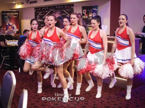 Diamonds Cheerleaders na Hennessy Poker Cup