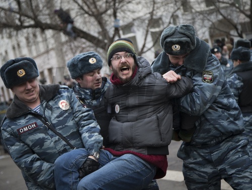 Účastníci protestu proti Putinovi boli uznaní vinnými
